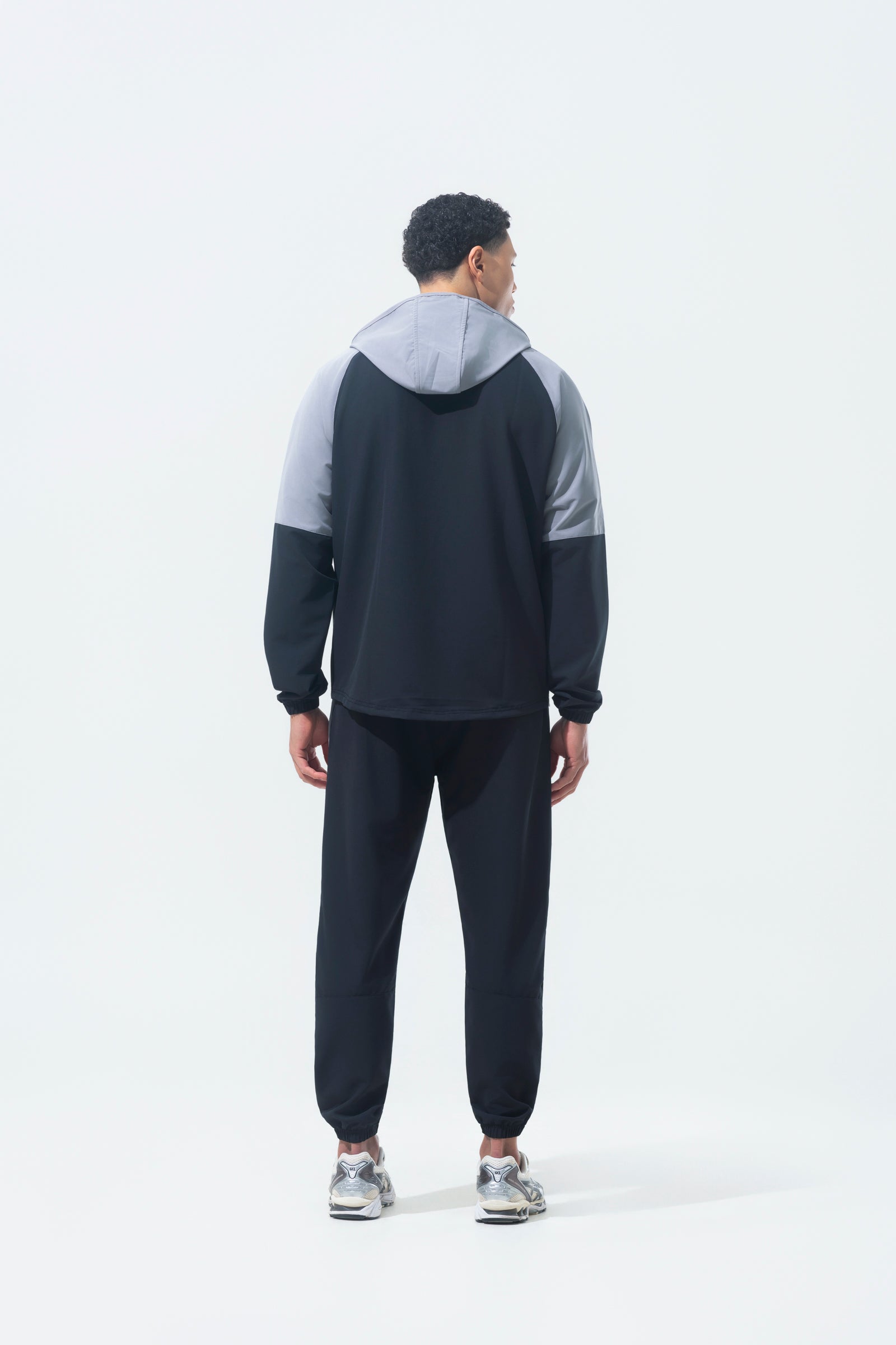 Elite Performance Tracksuit – Black/Silver